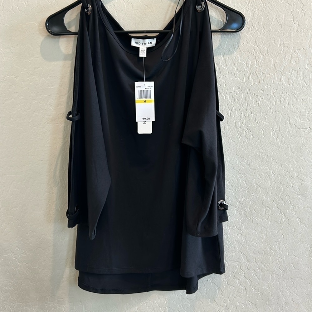 Rio & Rian shoulder less shirt